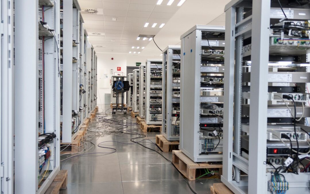 SNI 8799: Mengapa Standar Pusat Data Ini Adalah Investasi Strategis, Bukan Sekadar Biaya?